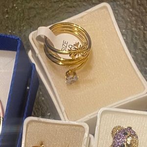 Laminated gold ring white  stone